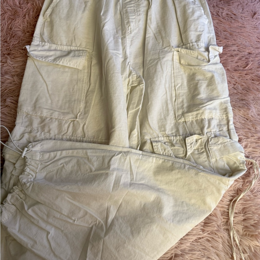 Aeropostale Light Cream Cargo Pants